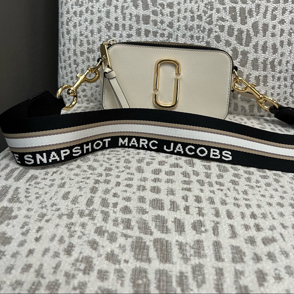 Marc jacobs snap shot bag.